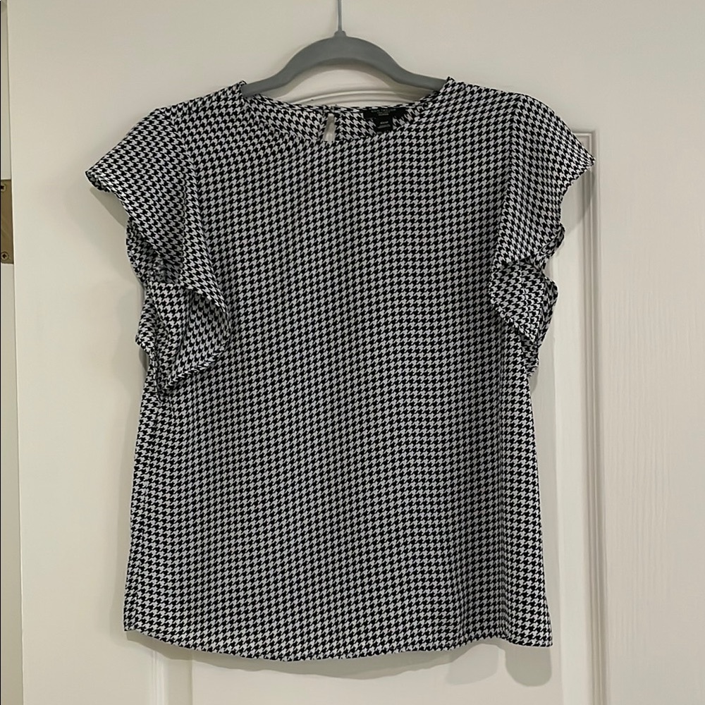 Ann Taylor Factory Black and White Ruffled Cap Sleeve Blouse